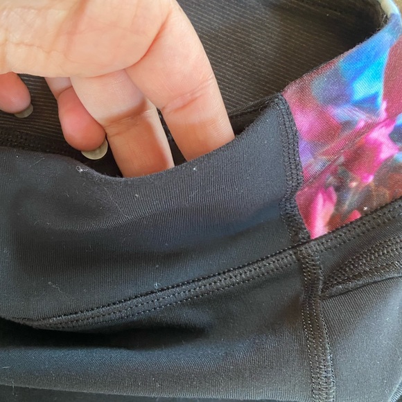 Lululemon Black/Floral Cropped Leggings SZ 4 XS Activewear Yoga Low Rise Y2K - Picture 10 of 15